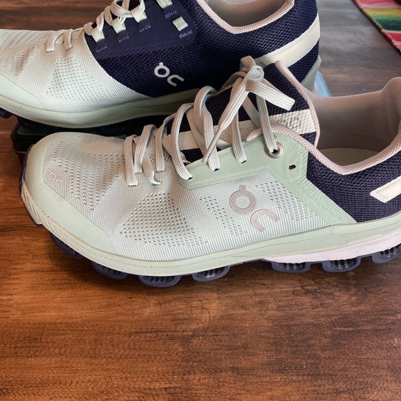 On Running Navy and Mint Sneakers Cloud Surfer Size 8 - Picture 10 of 13